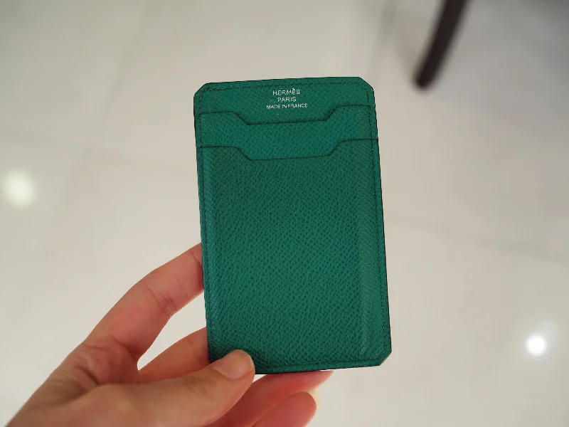 Pre-owned Hermes City #3 Credit Card Holder Green